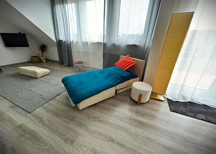 Gemuetliche 3 Zi & Garage Messe Lejlighed *